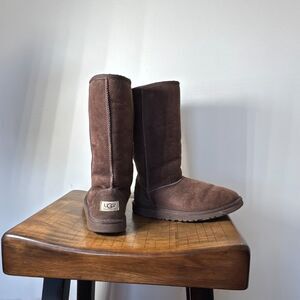 UGG Classic Tall Boots Brown Sheepskin Lined Womens Size 6